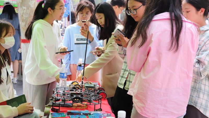 酒店信息化建设系统定制方案：构建智能酒店的关键要素
